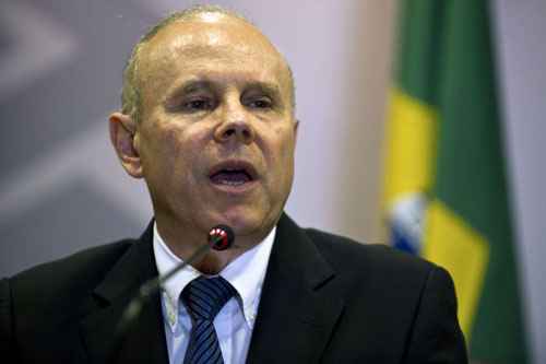 Mantega: 'caso deve ser esclarecido pela presidente da estatal' (Nelson Almeida/AFP)
