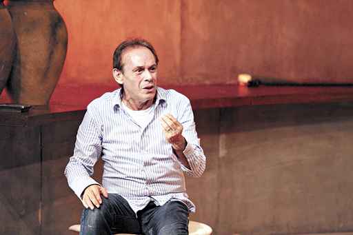 Wilker em A cabra ou quem é Sylvia?, no Teatro Nacional Claudio Santoro (Rubens Cerqueira/Divulgação) Wilker em A cabra ou quem é Sylvia?, no Teatro Nacional Claudio Santoro (Rubens Cerqueira/Divulgação)