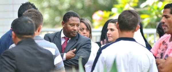 Edson Xavier (gravata vermelha), irmão do ex-deputado distrital Carlos Xavier acompanhou o julgamento (Breno Fortes/CB/DA Press)