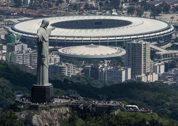  O principal foco de atenção dos militares será o Estádio do Maracanã, que sediará sete jogos do torneio (AFP PHOTO / YASUYOSHI CHIBA)