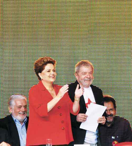 Depois de evitarem o assunto Copa na esteira dos protestos de junho, Dilma e Lula defendem a qualidade dos estádios  (Zuleika de Souza/CB/D.A Press)