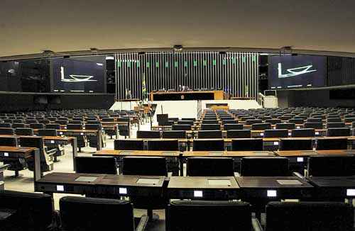 Plenário parado: Mundial reduziu número de sessões. Parlamentares correm o risco de perder o recesso oficial (Ailton de Freitas/Agência O Globo)