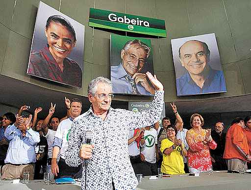 A campanha de Gabeira (PV) investiu R$ 3 milhões em 2010, valor quase seis vezes menos do que o gasto de Cabral (Domingos Peixoto/Agência O Globo - 19/6/10)