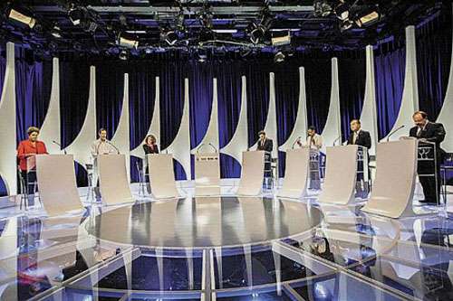Sete dos 11 presidenciáveis participaram do debate televisivo ontem: propostas e discursos confrontados pelos rivais  (Marlene Bergamo/Folhapress)
