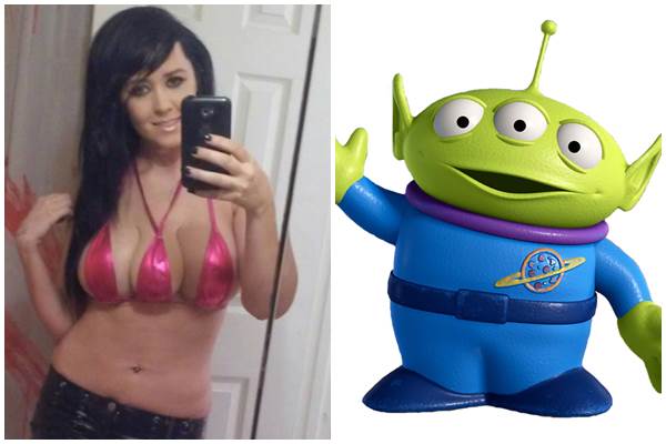 Na internet, a massagista foi comparada ao personagem Alien, de Toy Story (Reprodução/Facebook)