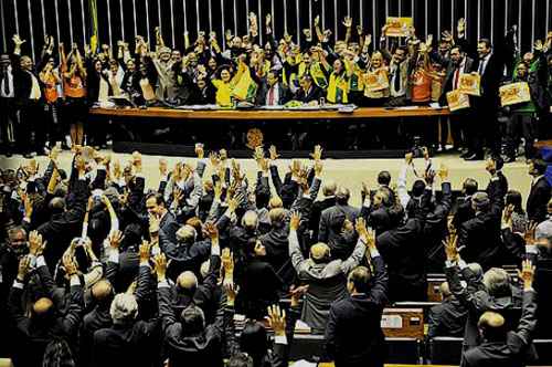 Deputados no plenário da Câmara: até o ano passado, praticamente 40% dos parlamentares do Congresso respondiam a alguma ação no STF (Bruno Peres/Cb/DA Press)