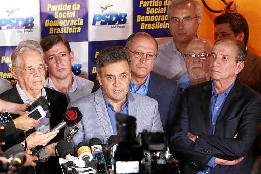 Fernando Henrique e Aécio Neves: escândalo demonstra uma estrutura organizada para lesar a Petrobras (PSDB/Divulgação)