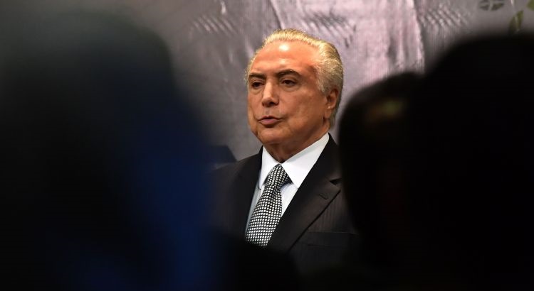 Resultado de imagem para Presidente ignora gritos de 'Fora Temer' em cerimônia no Rio