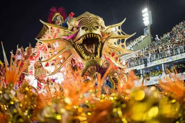 Campeã do último carnaval, a Beija-Flor apresentou um desfile luxuoso