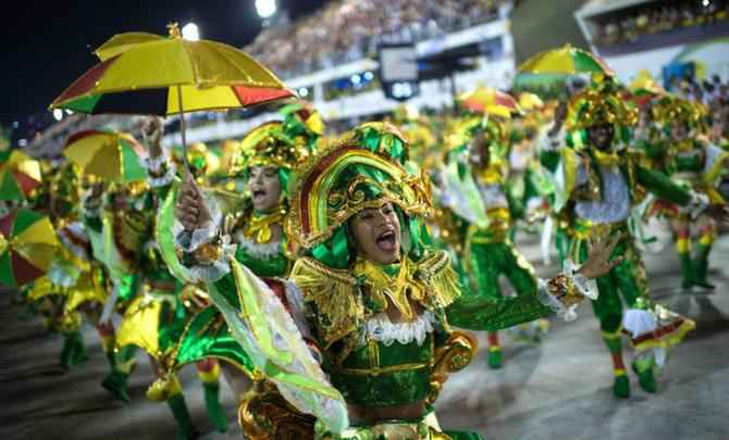 Beija-Flor trouxe o enredo 'Mineirinho Genial! Nova Lima - Cidade Natal. Marquês de Sapucaí - O Poeta Imortal!'