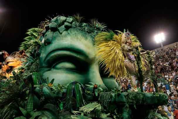 A Unidos da Tijuca cantou o enredo 'Semeando sorriso, a Tijuca festeja o solo sagrado'