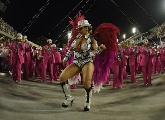 Vice-campeã dos dois últimos carnavais, a Salgueiro mostrou o universo dos cabarés, botequins e personagens das ruas e da noite do Rio de Janeiro