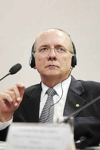 Bauer, senador tucano, criticou o privilégio ao 