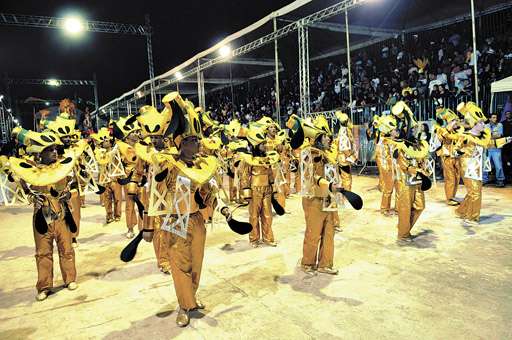 Ceilambódromo: apesar da pouca infraestrutura, o espaço atrai 60 mil pessoas a cada noite de carnaval. No Plano Piloto, o público chega a 12 mil