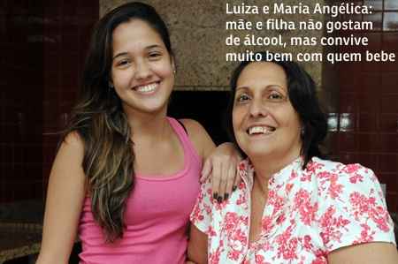 Sair para tomar uma cervejinha com os amigos talvez seja um dos programa mais comuns entre jovens e adultos brasileiros. Mas  se a cerveja for substituída por um suco? Festejar sem bebida alcoólica não só é possível como é defendida por abstêmios muito bem resolvidos com a decisão