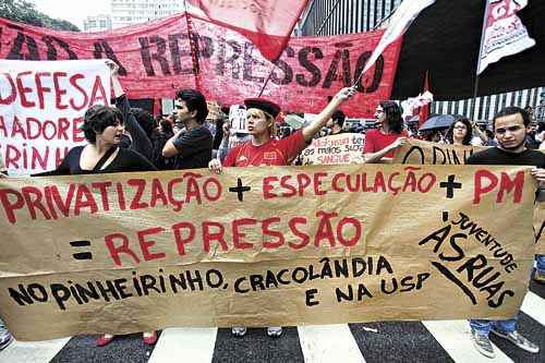 Manifestantes bloquearam a Avenida Paulista para criticar a ação policial