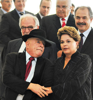 Lula e Dilma tiveram encontro reservado no Planalto, depois de reforçarem a festa montada para Haddad