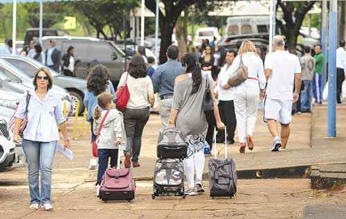 No caminho das escolas, era intenso também o fluxo de pedestres