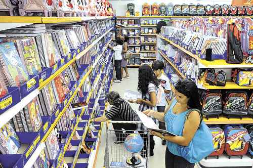 Consumidores escolhem material escolar: o item que mais pressionou foi educação, leitura e recreação, com 3,33%