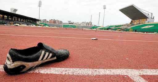 Cenário de devastação no estádio de Port Said: briga de torcidas teria sido manipulada