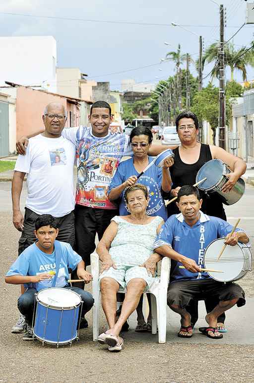 Dona Cecília entre os familiares: 