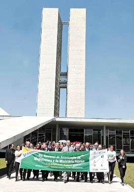 Membros do Judiciário fizeram, no ano passado, manifestações para forçar o Congresso a conceder aumentos