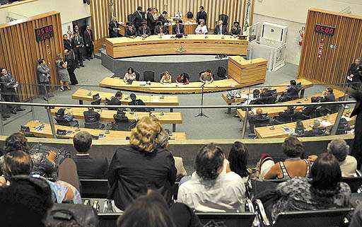 Plenário da Câmara Legislativa: aumentos estão vinculados ao salário dos deputados federais e foram garantidos pela Mesa Diretora da Casa