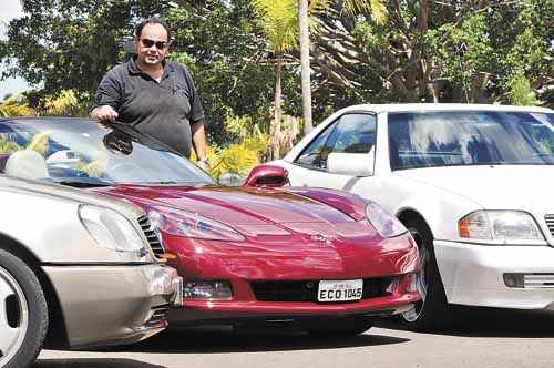 O empresário Carlos Bacarense coleciona veículos de luxo e garante andar dentro dos limites de velocidade: 