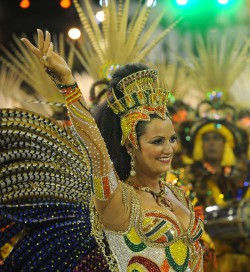 Luiza Brunet pela Imperatriz Leopoldinense