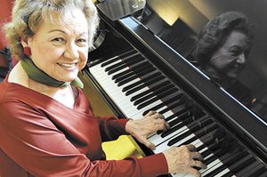 Pianista fluminense, Neusa França chegou a Brasília em 1959. A amizade com Lalá não esmoreceu: 