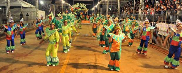 Desfile da Unidos do Varjão: manifestações da cultura popular misturadas a elementos do cerrado