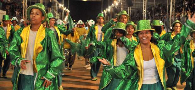 Desfile da Acadêmicos de Santa Maria: a agremiação teve como enredo 