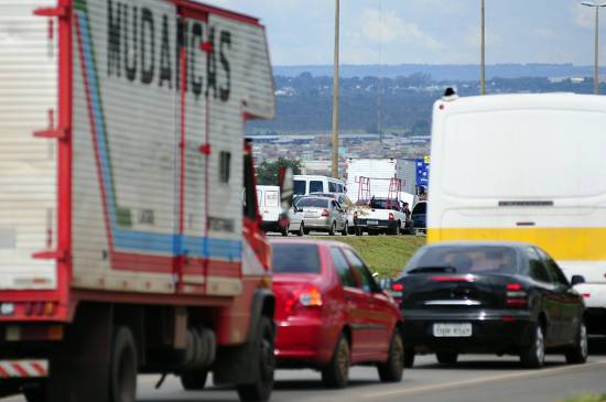 O engarrafamento na via chega a 4km