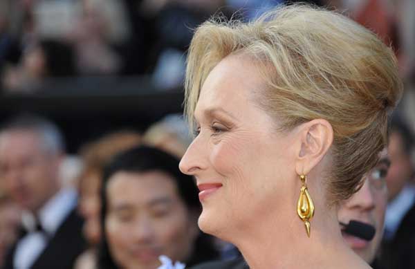 Meryl Streep leva prÃªmio de melhor atriz   A atriz Meryl Streep confirmou o favoritismo e levou o prÃªmio de melhor atriz no Oscar 2012 pela sua interpretaÃ§Ã£o da ex-primeira-ministra britÃ¢nica Margaret Thatcher em A dama de ferro. Essa Ã© a terceira vez que ela ganha a estatueta. As duas primeiras foram como atriz coadjuvante em Kramer versus Kramer (1980) e melhor atriz em A escolha de Sofia (1982). No total, Streep jÃ¡ foi indicada 17 vezes ao maior prÃªmio do cinema.