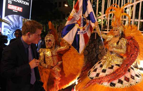 O príncipe Harry foi recebido com uma grande festa no Rio de Janeiro. Recepcionado pelo  prefeito Eduardo Paes, o membro da família Real inglesa teve à sua disposição um cardápio com pratos e bebidas tipicamente nacionais como caipirinha, linguiça mineira e tapioca. A apresentação também contou com o samba da escola União da Ilha.