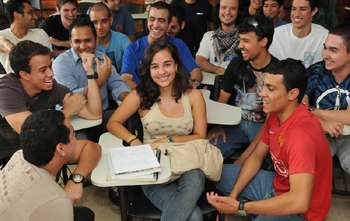 Elisa Gonçalves é uma das poucas alunas do curso de engenharia mecânica da Universidade de Brasília