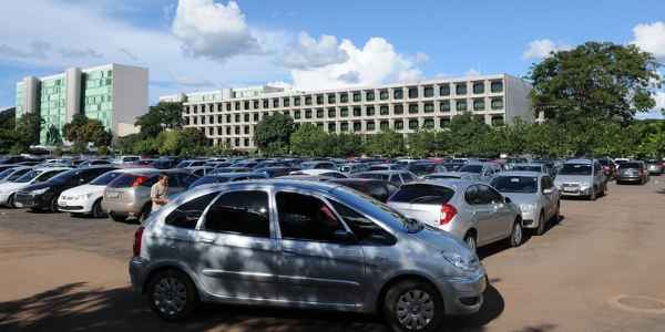 Estacionamento do anexo do Ministério do Planejamento, onde duas tentativas de sequestro relâmpago ocorreram em março: insegurança