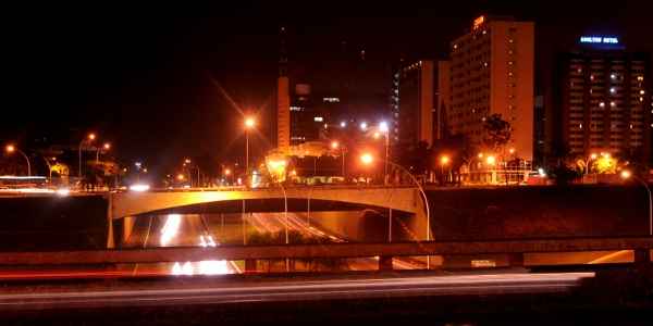 Vista do viaduto entre W3 Sul e Norte: temperaturas mais altas à noite