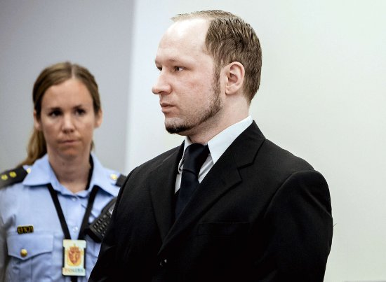 Anders Behring Breivik matou 69 pessoas em Utoeya no ano passado