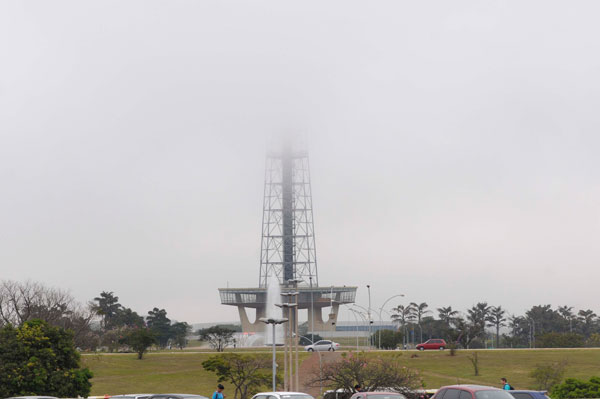 Topo da Torre de TV ficou encoberto na manhã desta segunda-feira (21/5)