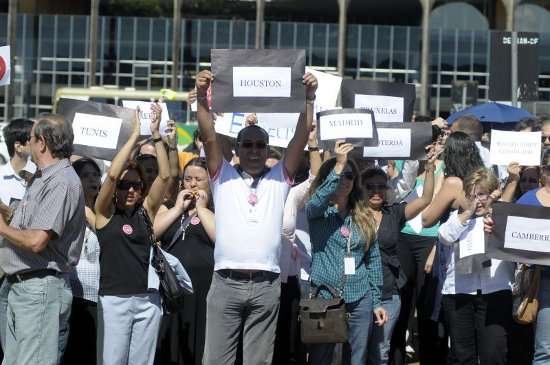 Manifestação de funcionarios do Serviço Exterior, em frente ao Palácio do Itamaraty na Esplanada dos Ministérios