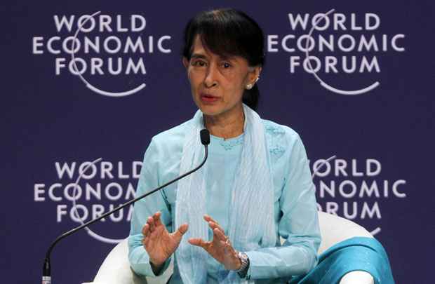 Parlamentar birmanesa Suu Kyi discursa no Fórum Econômico Mundial