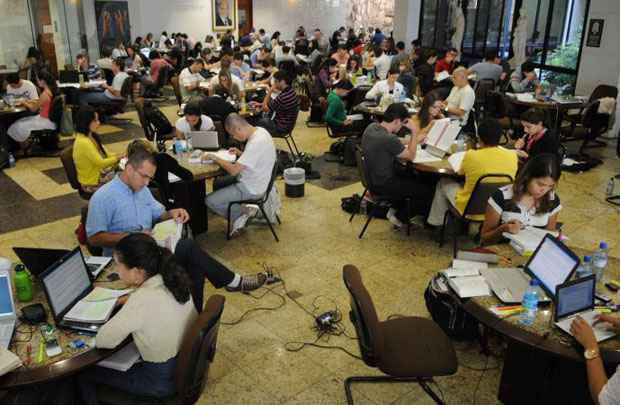 De olho nas oportunidades e na remuneração atraente, candidatos lotam bibliotecas e cursos preparatórios