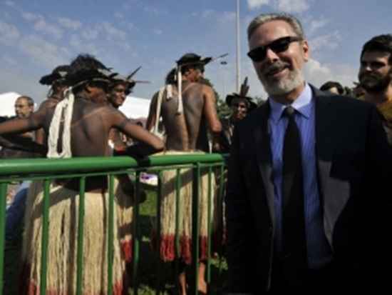 Antonio Patriota, ministro de relações Exteriores, em  visita a Cúpula dos Povos