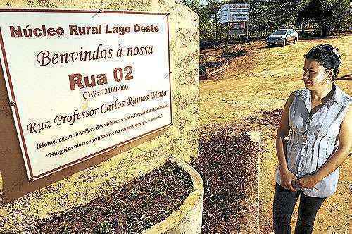 Homenagens como a Rua Professor Carlos Ramos Mota fazem com que a viúva, Rita de Cássia, ganhe força para lutar por justiça