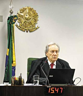 O ministro Lewandowski começou a leitura do processo do mensalão em fevereiro: expectativa em relação ao maior julgamento da história do STF