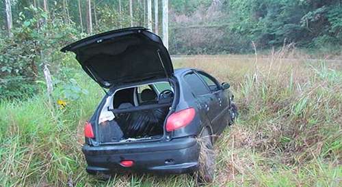 Bandidos se envolveram em um acidente durante a fuga. Ninguém foi preso