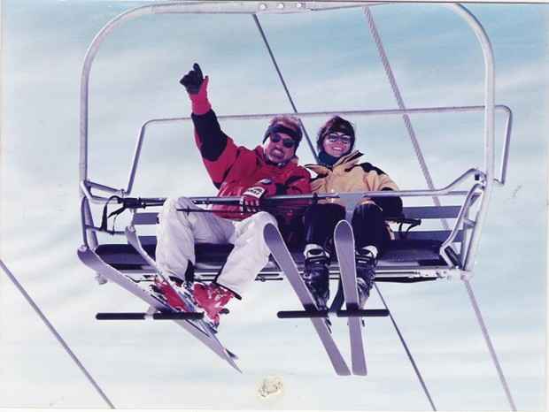 Paulo Roberto de Souza e a esposa Claudia Macedo Gil na estacao de esqui de Valle Nevado, no Chile