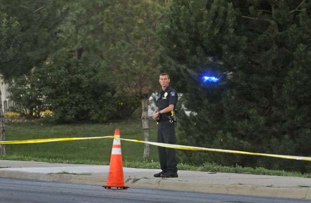 Policial vigia a movimentação nos arredores do shopping