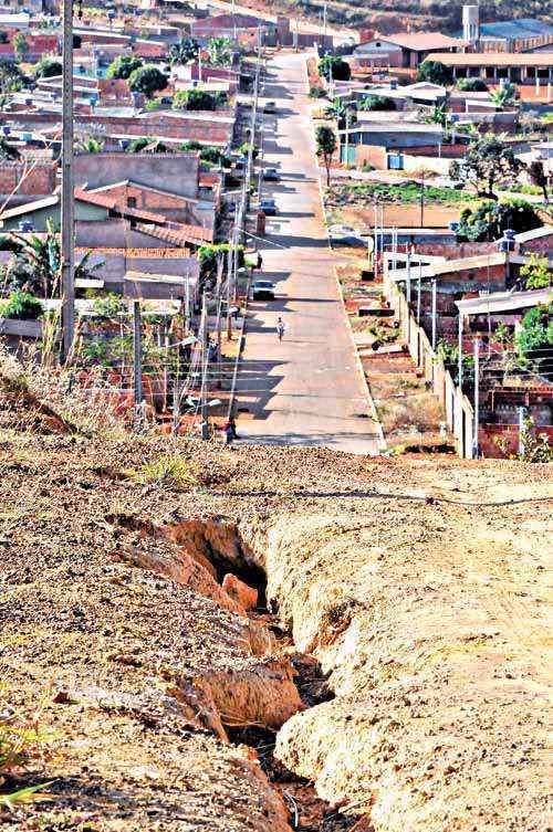 No Novo Gama, próximo à região de Santa Maria, metade das ruas são esburacadas; e a outra, asfaltada